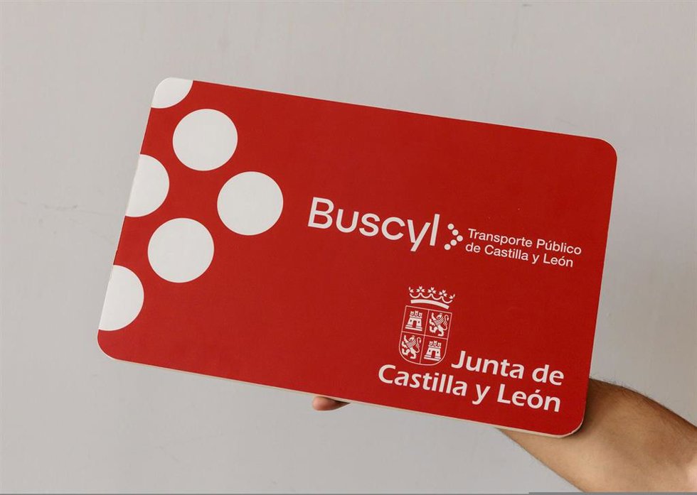 Archivo - Tarteja BusCyL, transporte Castilla y León, tarjeta de transporte de la Junta de Castilla y León.
