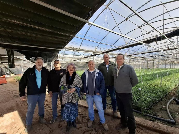 Representantes de la Asociación de Agricultores Costa Noroeste de Cádiz este miércoles con la subdelegada del Gobierno de España en la provincia de Cádiz, Blanca Flores.