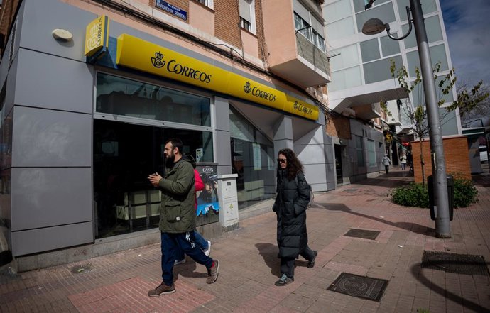 Archivo - Una oficina de Correos, a 14 de marzo de 2025, en Madrid (España). CGT Correos ha convocado para el día de hoy una huelga en toda España, para frenar la modificación del III convenio colectivo. El pasado 26 de febrero y durante la primera quince