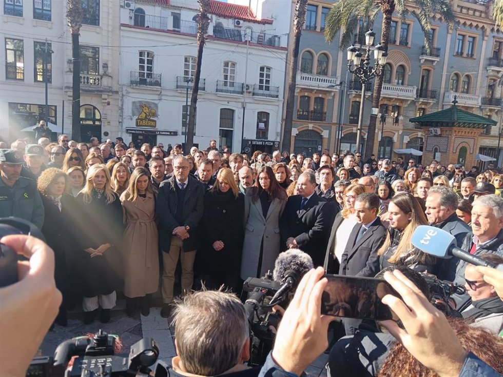 Archivo - Concentración silenciosa en Huelva por el accidente de Adamuz el pasado 19 de enero.
