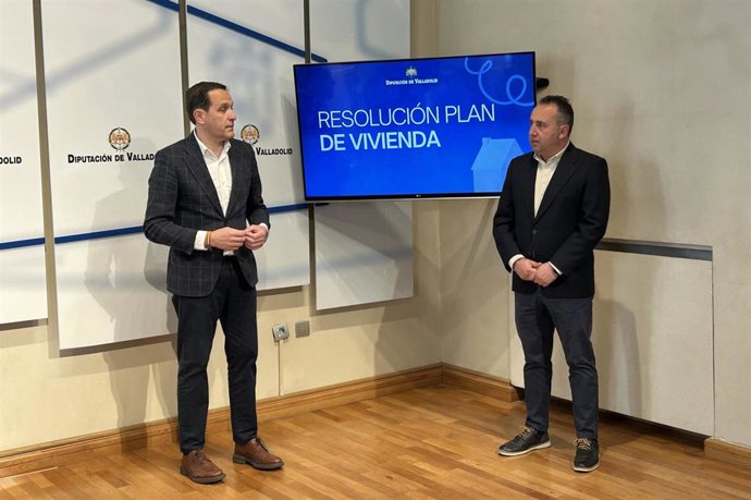 El presidente de la Diputación de Valladolid, Conrado Íscar (izda) y el diputado Alfonso Romo.