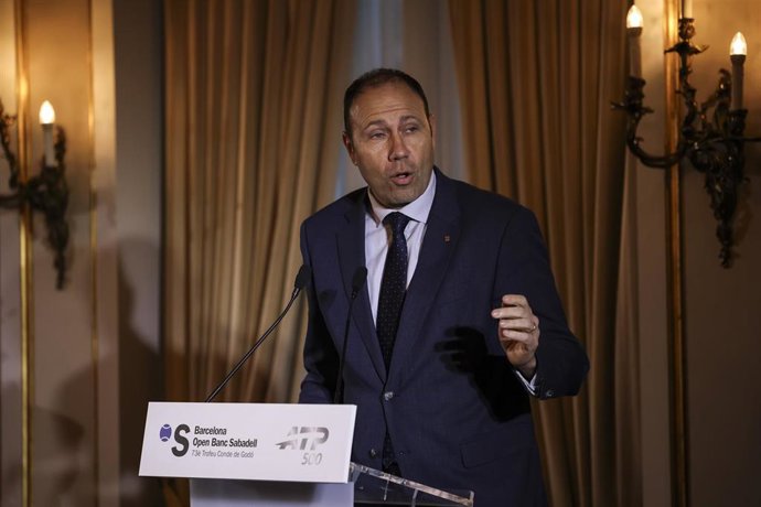 Archivo - El conseller de Deportes, Berni Álvarez