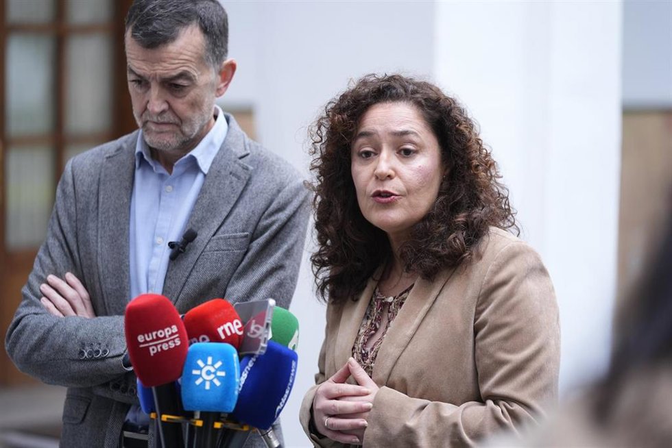 Archivo - El candidato de la coalición Por Andalucía a la Presidencia de la Junta, Antonio Maíllo, junto a la exportavoz Inma Nieto, en una imagen de archivo. 