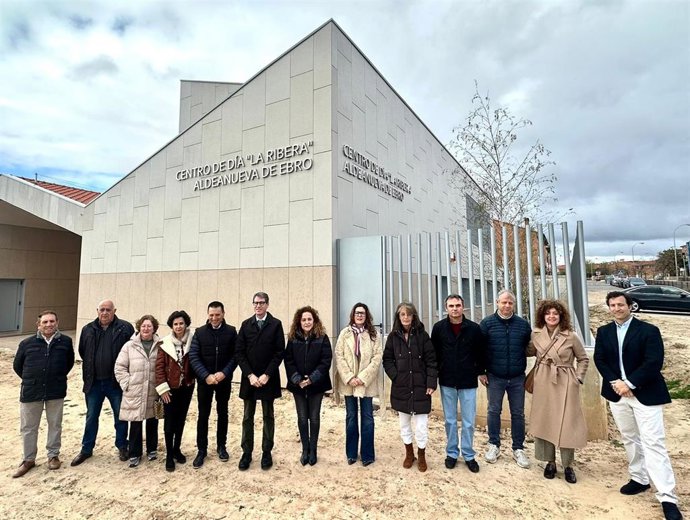 Capellán y Arraiz visitan el Centro de Día de Aldeanueva de Ebro que contará con 30 plazas