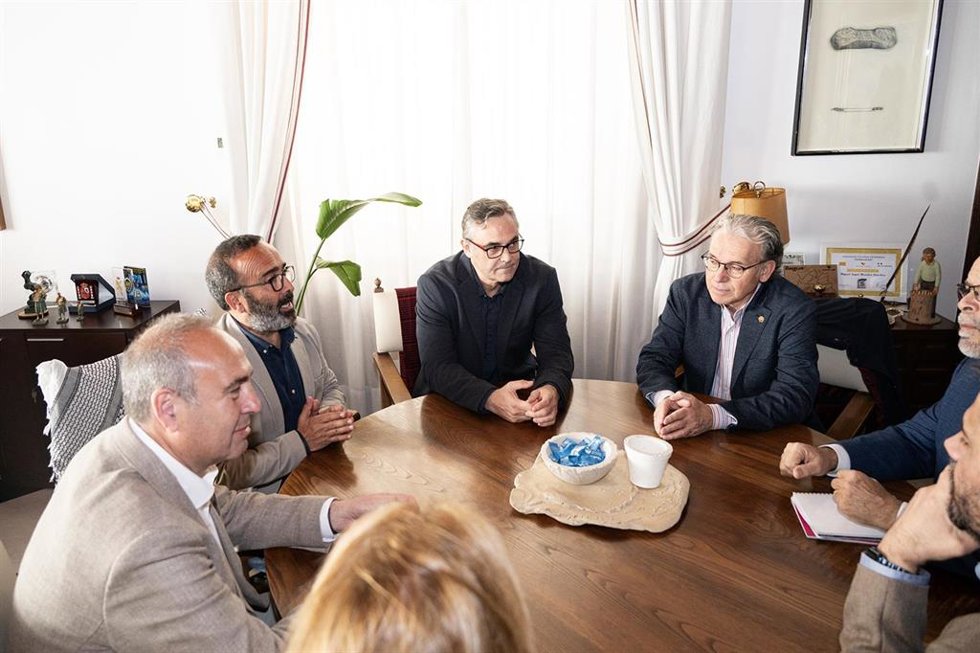 Reunión del presidente de la Diputación de Cáceres, Miguel Ángel Morales, con el comité ejecutivo de la Plataforma del Tercer Sector de Extremadura