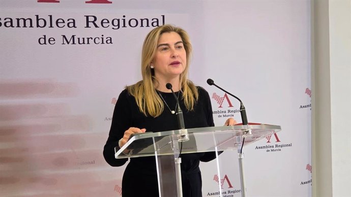 La portavoz del Grupo Parlamentario Socialista en la Asamblea Regional, Carmina Fernández