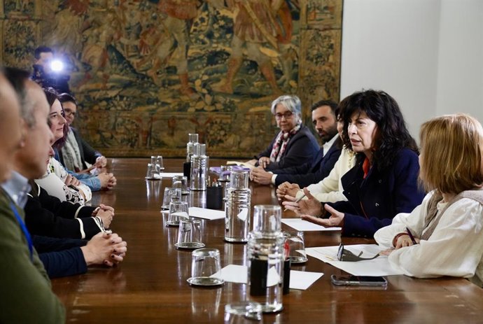 La ministra d'Igualtat, Ana Redondo es reunix amb el Col·lectiu Setmana Santa Inclusiva de Sagunt, a 26 de març del 2026, a València, Comunitat Valenciana (Espanya). ARXIU. 