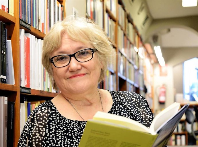 Archivo - La escritora Isabel-Clara Simó, en una imagen de archivo