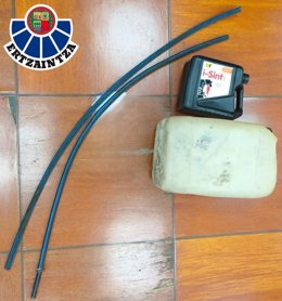 Bidones y mangueras.