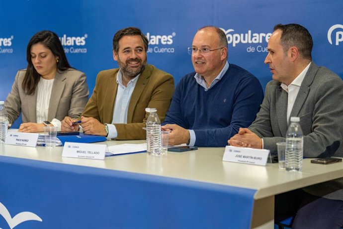 El secretario general del Partido Popular, Miguel Tellado; el presidente del PP-CLM, Paco Núñez; su homólogo en la provincia de Cuenca, José Martín-Buro, y la presidenta del Grupo Municipal conquense, Beatriz Jiménez,