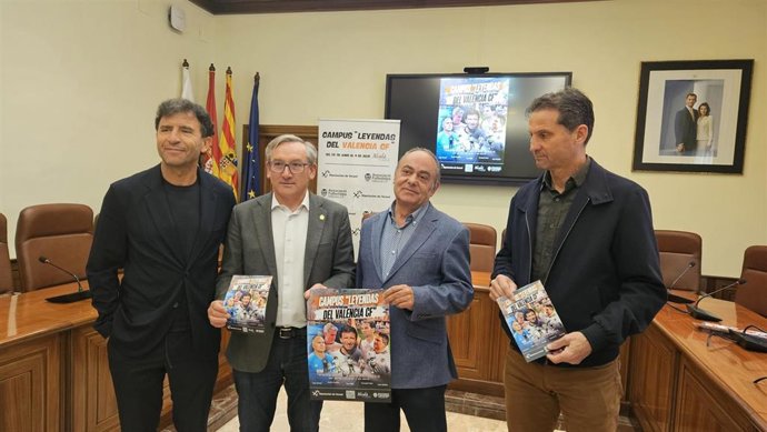 El presidente de la DPT, Joaquín Juste, presenta el Campus 'Leyendas del Valencia CF'.