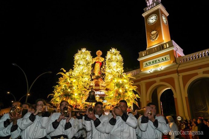 San Pedro saliendo del Arsenal en la noche de Martes Santo