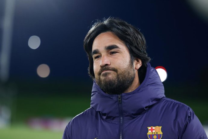 Pere Romeu, head coach of FC Barcelona, looks on during the Spanish Women League, Liga F, football match played between Real Madrid and FC Barcelona at Alfredo Di Stefano stadium on March 29, 2026, in Valdebebas, Madrid, Spain.