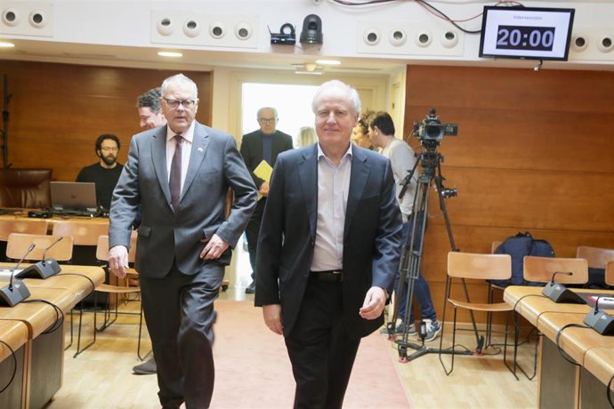 El consejero de Industria, Eduardo Arasti, presenta los presupuestos de su departamento para 2026 en comisión parlamentaria