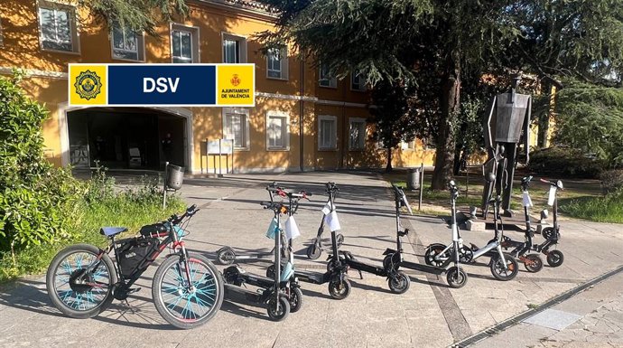 La Policia Local interposa 39 denúncies en una concentració de patinets elèctrics