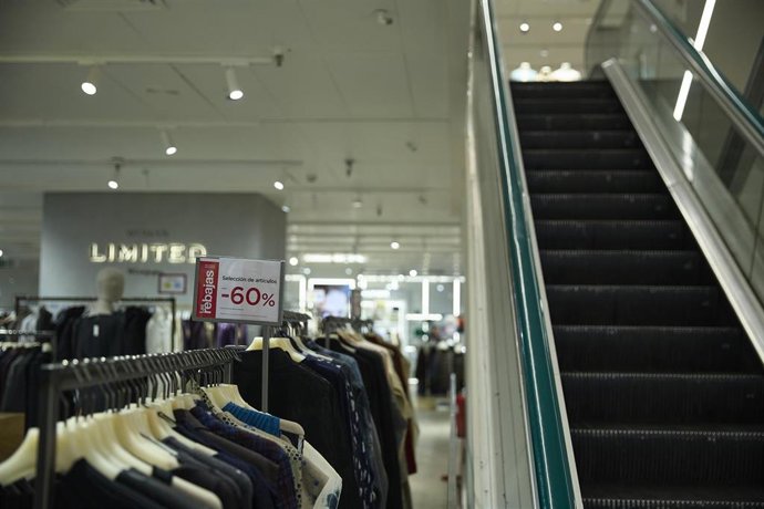 Archivo - Tienda de ropa