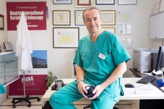 Imagen del doctor Gontrand López-Nava, director de la Unidad de Endoscopia Bariátrica en el Hospital Universitario HM Sanchinarro.