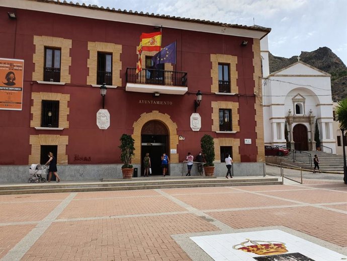 Fachada del Ayuntamiento de Redován (Alicante)