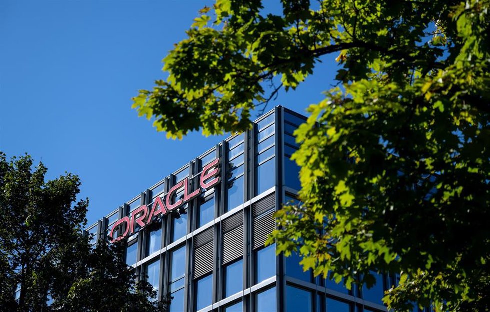 Archivo - Logo de Oracle en su sede de Alemania.