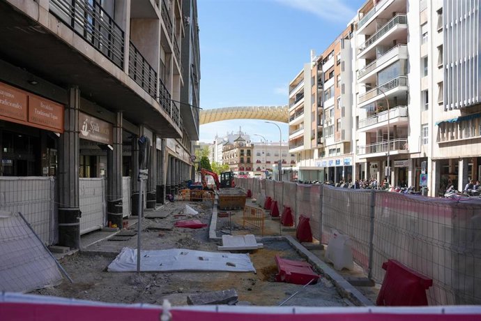 Situación de la calle Imagen de Sevilla por las obras del tranvibus durante la Semana Santa