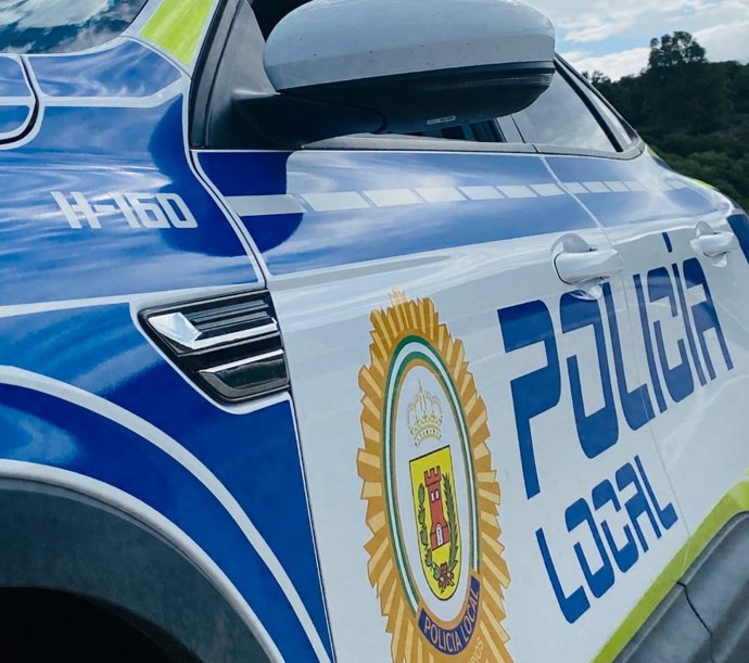 Archivo - Vehículo de la Policía Local de Los Barrios (Cádiz)