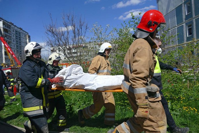 Archivo - Arquivo - 28 de abril de 2023, Uman, região de Cherkasy, Ucrânia: foram mortos no ataque.