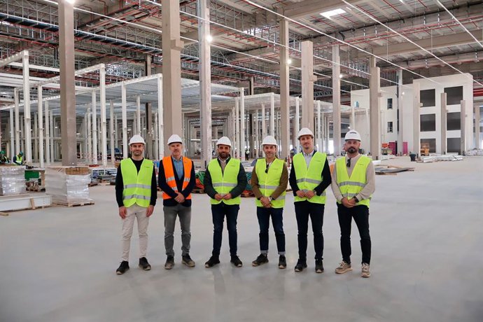Una representació de l'equip de govern de Saguntol visita les obres del futur centre logístic de Tempe en Parc Sagunt