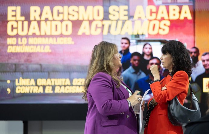 La ministra de Igualdad, Ana Redondo (d), acompañada por la directora general para la Igualdad de Trato y No Discriminación y contra el Racismo, Beatriz Carrillo (i), presenta la campaña institucional de sensibilización contra el racismo, a 19 de marzo de