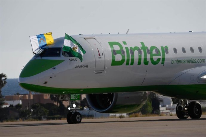 Archivo - Avión de Binter.