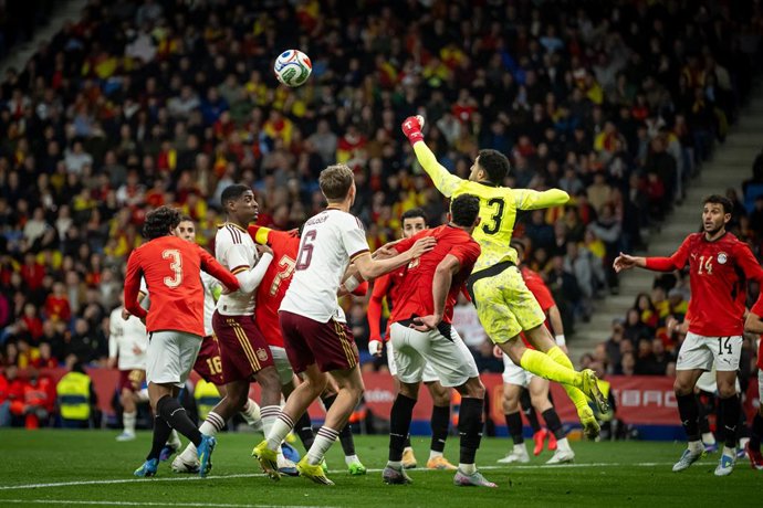 31 de março de 2026, Barcelona, Espanha: O goleiro egípcio Mostafa Shobeir em ação durante uma partida amistosa entre Espanha e Egito no Estádio RCDE, em Barcelona, Espanha, em 31 de março de 2026. Foto de Felipe Mondino