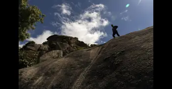 La Comunidad restringe la escalada en La Pedriza hasta julio para proteger aves en plena época de cría