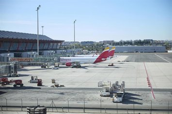 Aviones en la Terminal T4 del Aeropuerto Adolfo Suárez Madrid-Barajas, a 30 de marzo de 2026, en Madrid (España). 