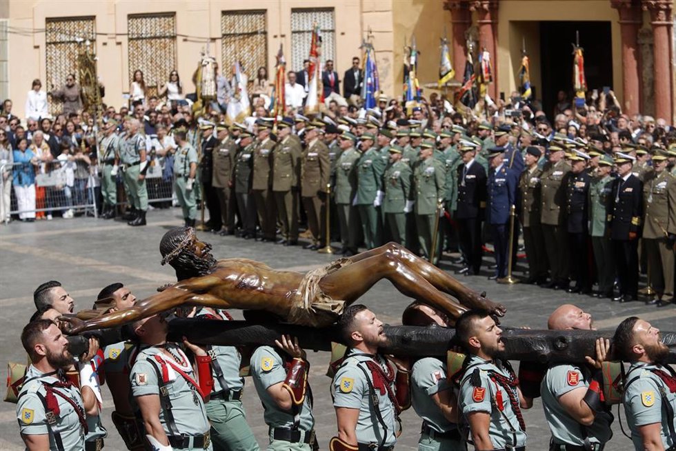 Archivo - El tercio Duque de Alba II de la Legión, con sede en Ceuta, en un momento del traslado del Cristo de la Buena Muerte y Ánimas, conocido como Cristo de Mena, a su trono. Imagen de archivo. 