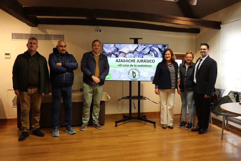 El XII Certamen de Azabachería de Villaviciosa homenajea a María Pérez y Samuel González del 2 al 4 de abril