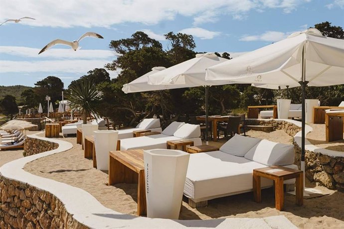 Ibiza inaugura su temporada de beach clubs 2026