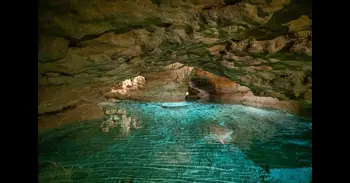 Un viaje por uno de los paisajes subterráneos más sorprendentes de Europa