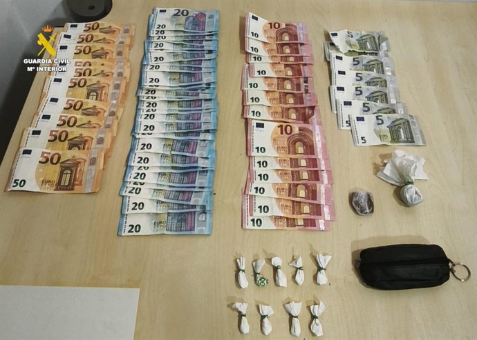 Droga i diners confiscats