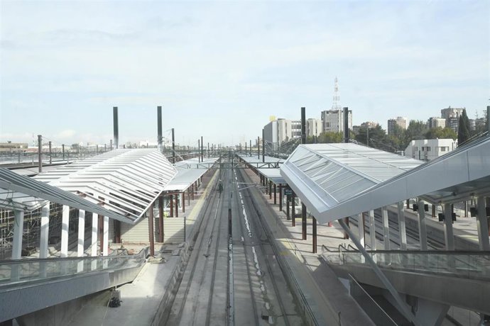 Archivo - Imagen de recurso de las vías en la estación de Chamartín