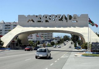 Archivo - Arco entrada Marbella.