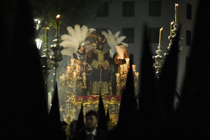 Archivo - El Señor de la Sentencia, de la hermandad de la Macarena, en la Madrugada del Viernes Santo de 2025.