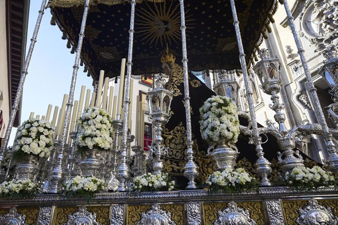 Procesión del Santísimo Cristo de la Fe y del Perdón ‘Los Estudiantes’, a 29 de marzo de 2026, en Madrid (España). La procesión, que sale y llega a la Basílica de San Miguel todos los Domingos de Ramos, está organizada por la Hermandad Sacramental y Cofra