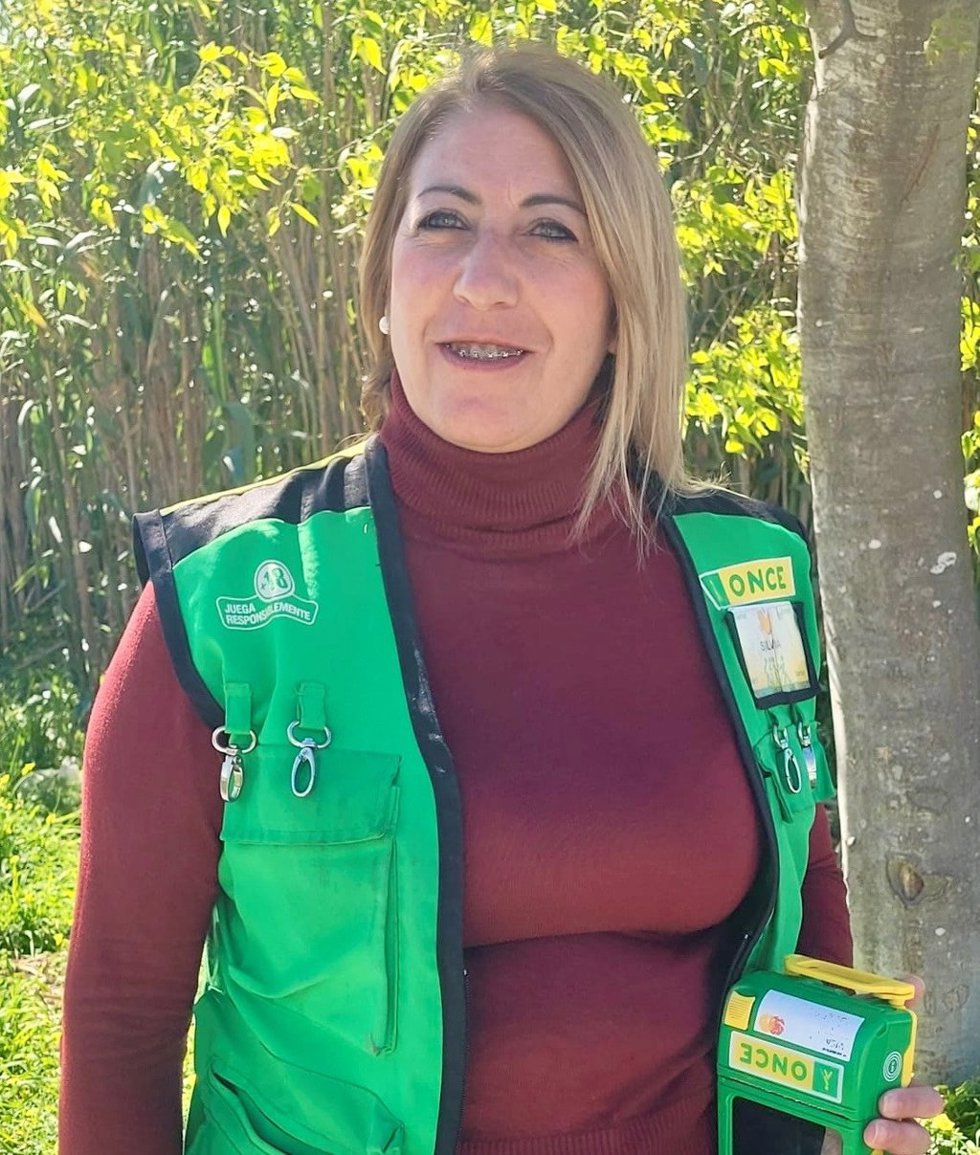 La vendedora de la ONCE en Cádiz Silvia Tejera.