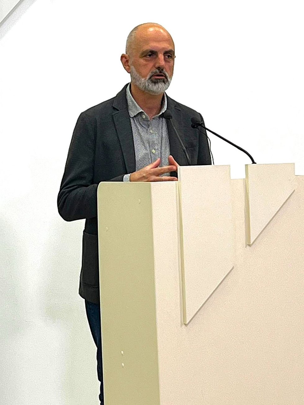 El conseller del grupo socialista en el Consell de Mallorca Jaume Mateu, en una rueda de prensa.