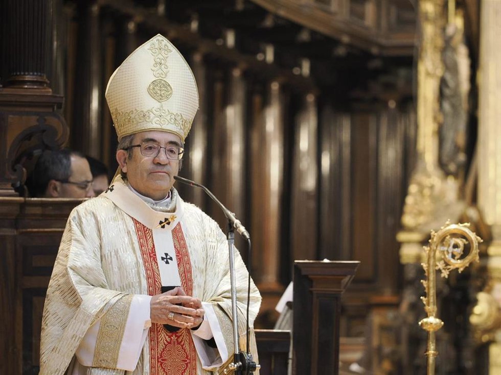 El arzobispo de Valladolid y presidente de la Conferencia Episcopal, Luis Argüello, durante la Misa Crismal del Jueves Santo en la Seo vallisoletana.