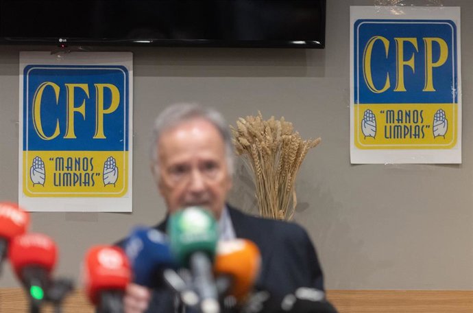 Archivo - El abogado y secretario general de Manos Limpias, Miguel Bernad, durante una rueda de prensa.