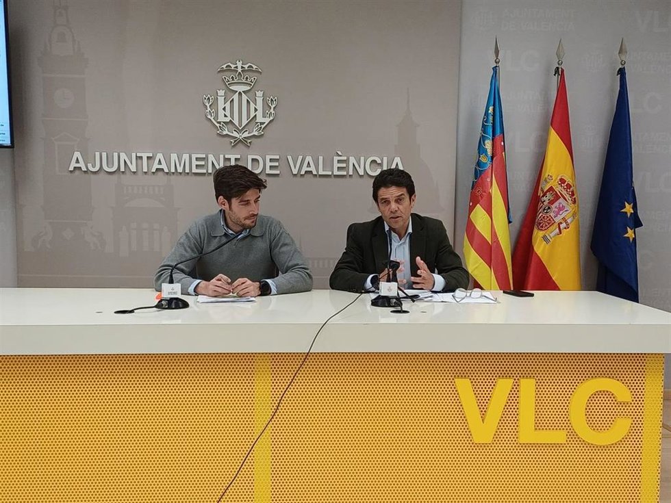 Los concejales Juan Carlos Caballero y Carlos Mundina en la rueda de prensa posterior a la Junta de Gobierno Local