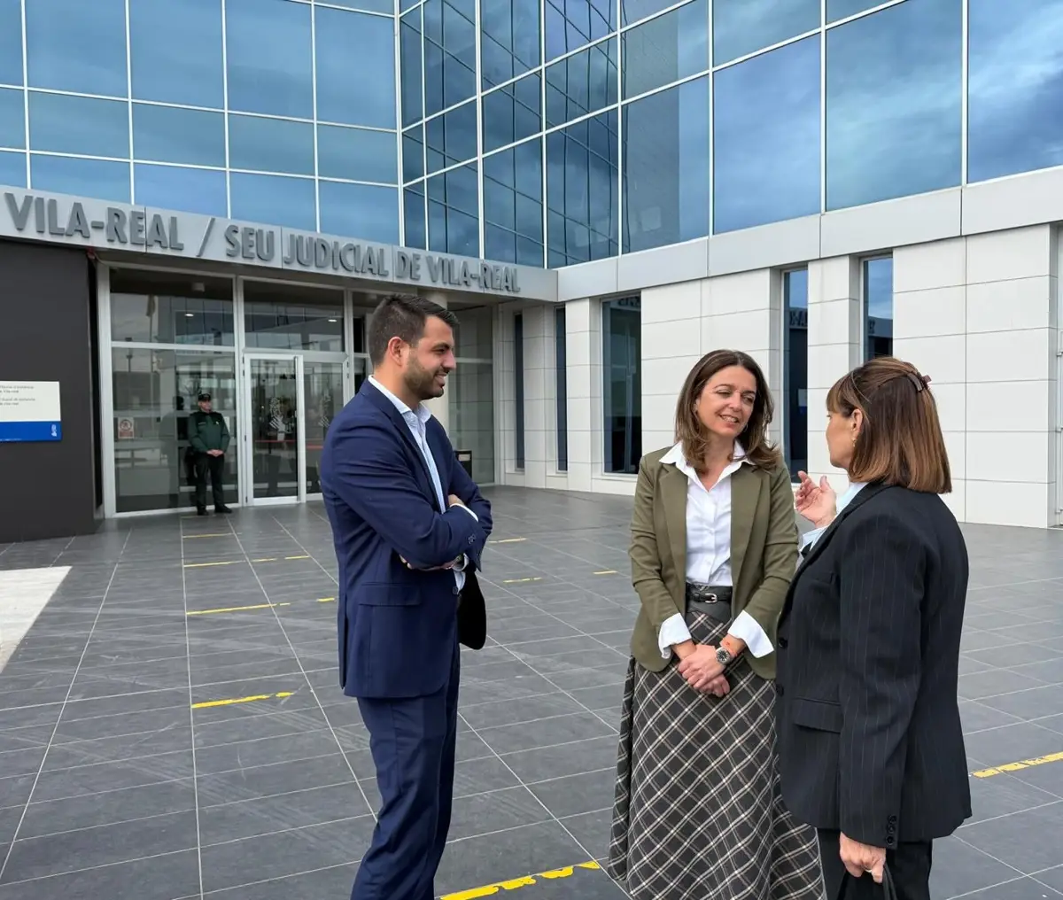 Visita de Nuria Martínez a Oficina de Asistencia a las Víctimas del Delito