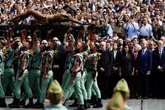 Foto: Málaga y los legionarios acompañan al Cristo de la Buena Muerte en el traslado a su casa hermandad
