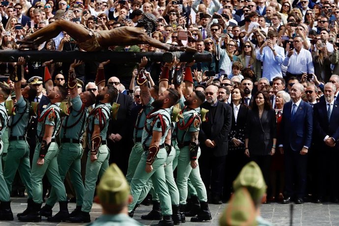 La presidenta de la Comunidad de Madrid, Isabel Díaz Ayuso acude al traslado del Cristo de Mena. A 2 de abril de 2026 en Málaga, Andalucía (España). El Jueves Santo en Málaga arranca con uno de los momentos más esperados y populares de su Semana Santa el 