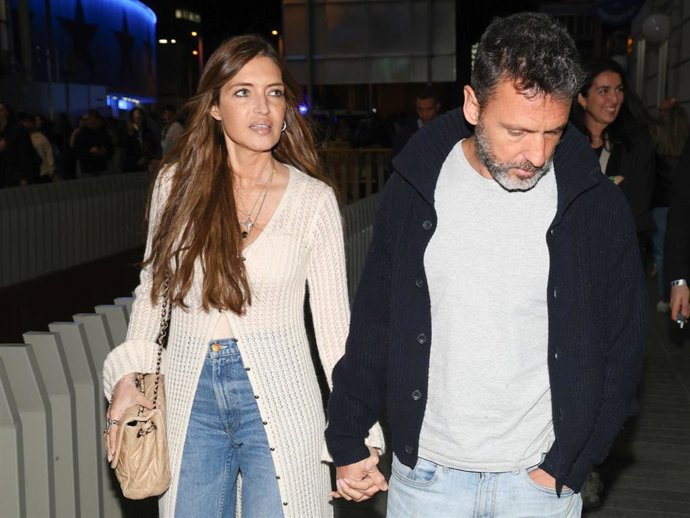 Sara Carbonero y su pareja, Jota Cabrera, a la salida del concierto de Rosalía en Madrid dentro de la gira 'Lux Tour'